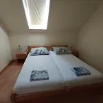Semesterbostad Gyoengy-haz Balaton, Oenallo Nyaralo