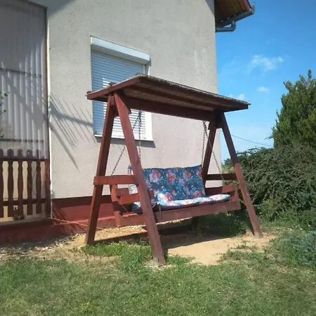 Gyoengy-haz Balaton, Oenallo Nyaralo *