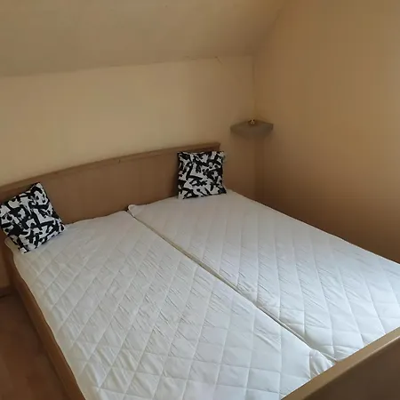 Gyoengy-haz Balaton, Oenallo Nyaralo Holiday home *