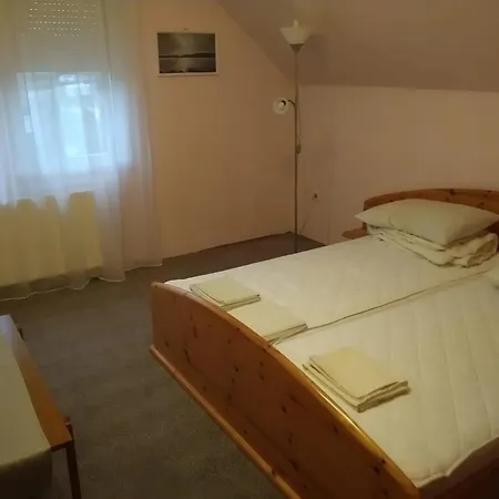 Gyoengy-haz Balaton, Oenallo Nyaralo Szolosgyorok