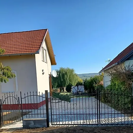 Сasa de vacaciones Gyöngy-ház Balaton, önálló Szolosgyorok