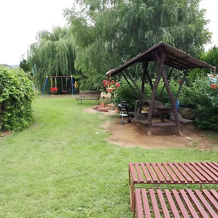 Gyoengy-haz Balaton, Oenallo Nyaralo 別荘