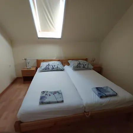 Holiday home Gyoengy-haz Balaton, Oenallo Nyaralo
