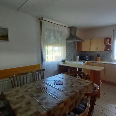 Gyoengy-haz Balaton, Oenallo Nyaralo Szolosgyorok