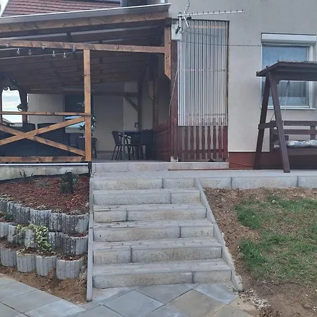 Gyoengy-haz Balaton, Oenallo Nyaralo Szolosgyorok